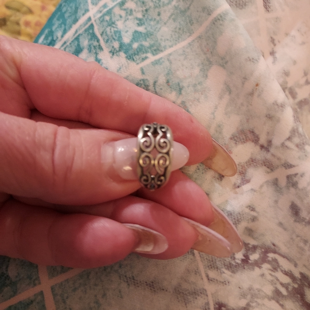 Single James Avery Scroll Earring